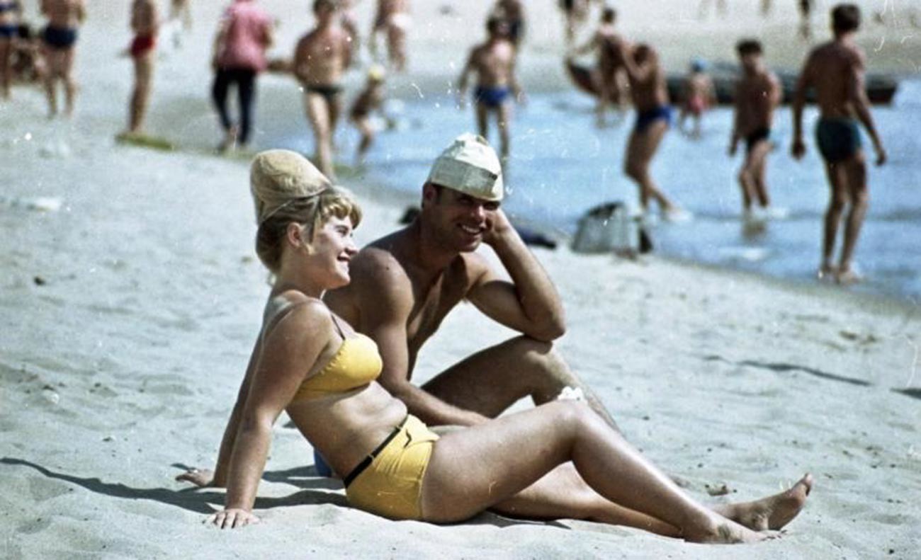 На плажа през 1966 г.


