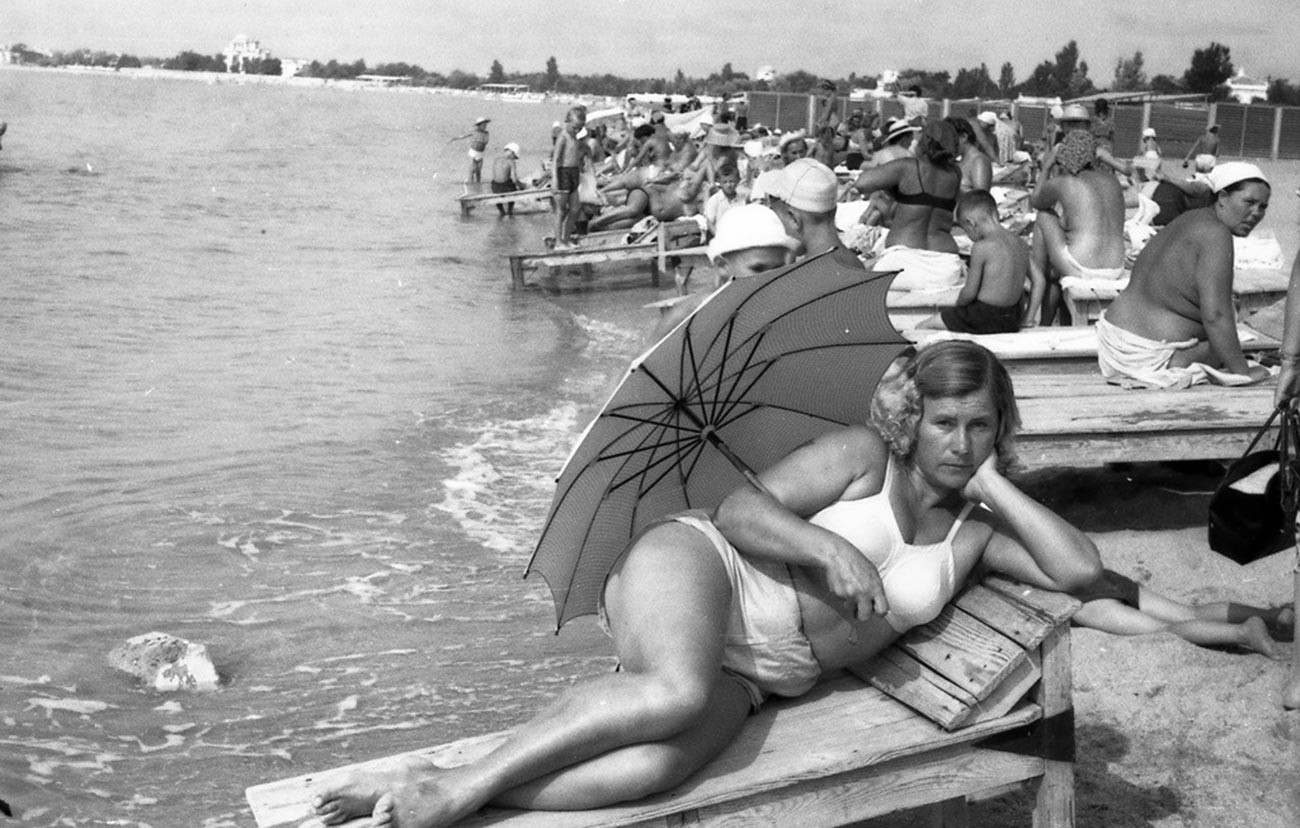 На крымском курорте, 1950-е. 