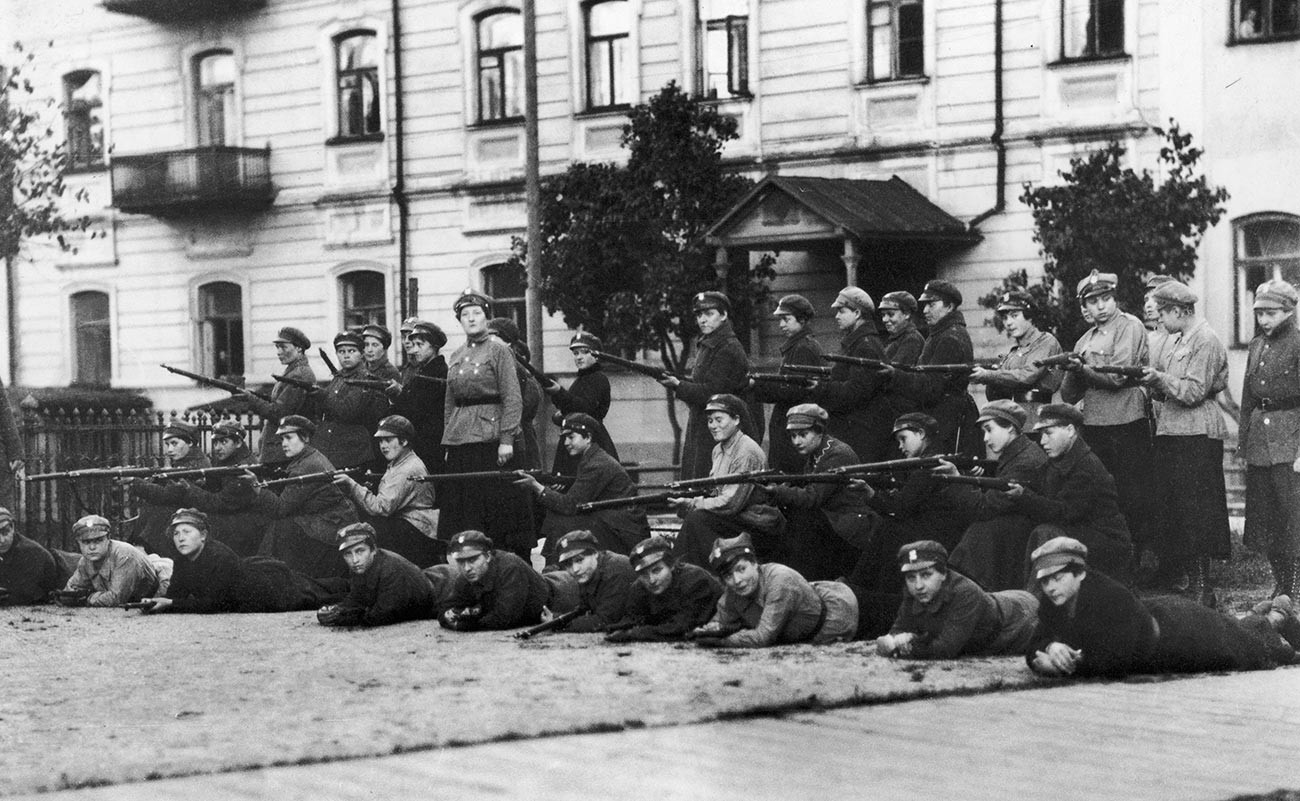 Polish women soldiers in combat during the Soviet-Polish war.