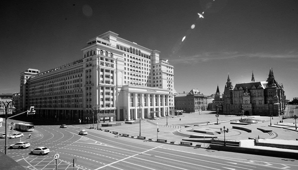 Das „Four Seasons Hotel“ und der Maneschnaja-Platz