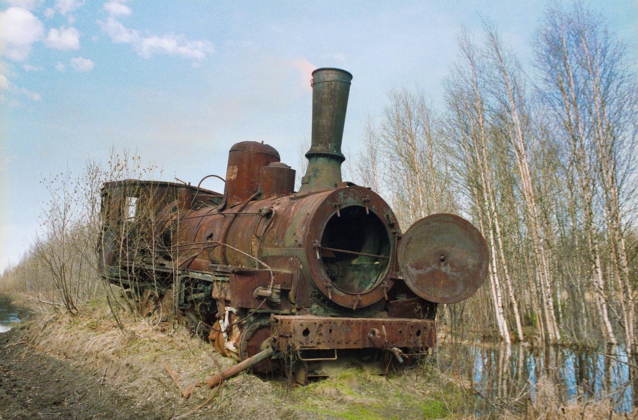An abandoned locomotive in tundra.