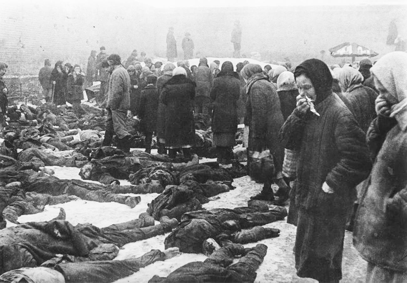 Мирные жители, расстрелянные немцами перед отступлением.