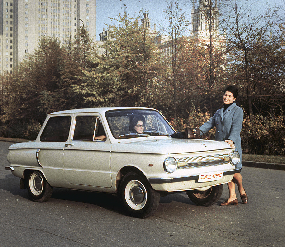 La ZAZ-966, de l’Usine automobile de Zaporojié (abrégée « ZAZ », située en Ukraine). La gamme de ce site de production était surnommée populairement « Zaporojets ». 1970