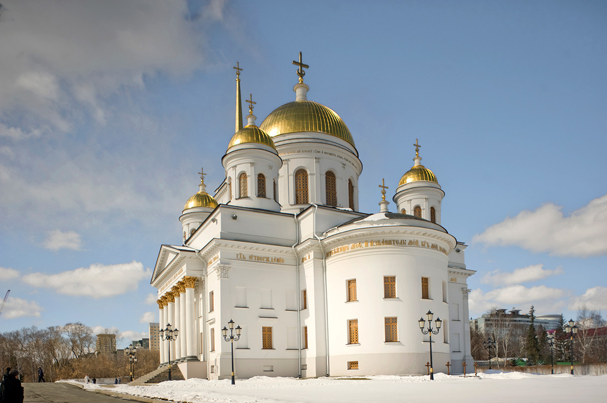 Yekaterinburg, Alexander Nevsky-New Tikhvin Convent. Cathedral of St. Alexander Nevsky, southeast view. April 1, 2017