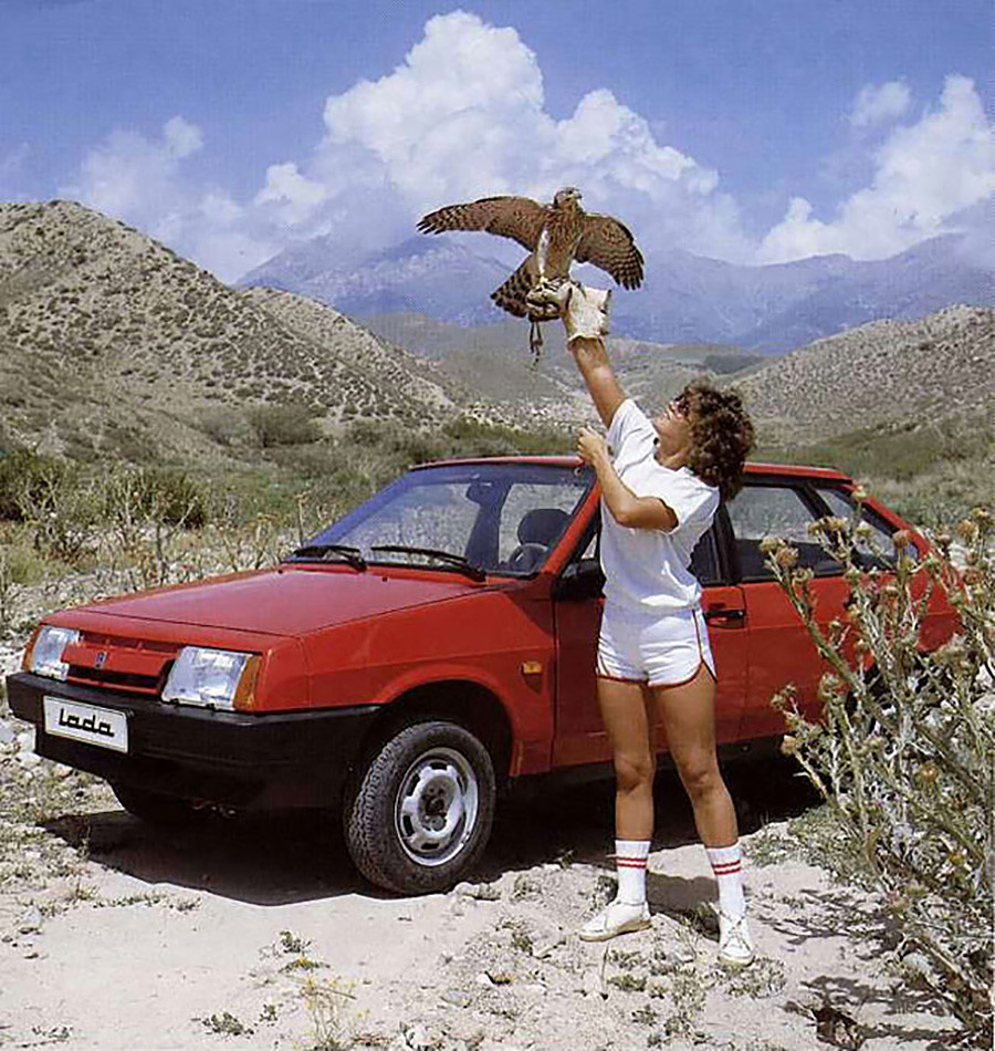 An ad for the VAZ-2109 ‘Sputnik’ hatchback (a.k.a. the ‘Devyatka’ - or ‘Niner’ in English). The car first appeared on the market in 1987.