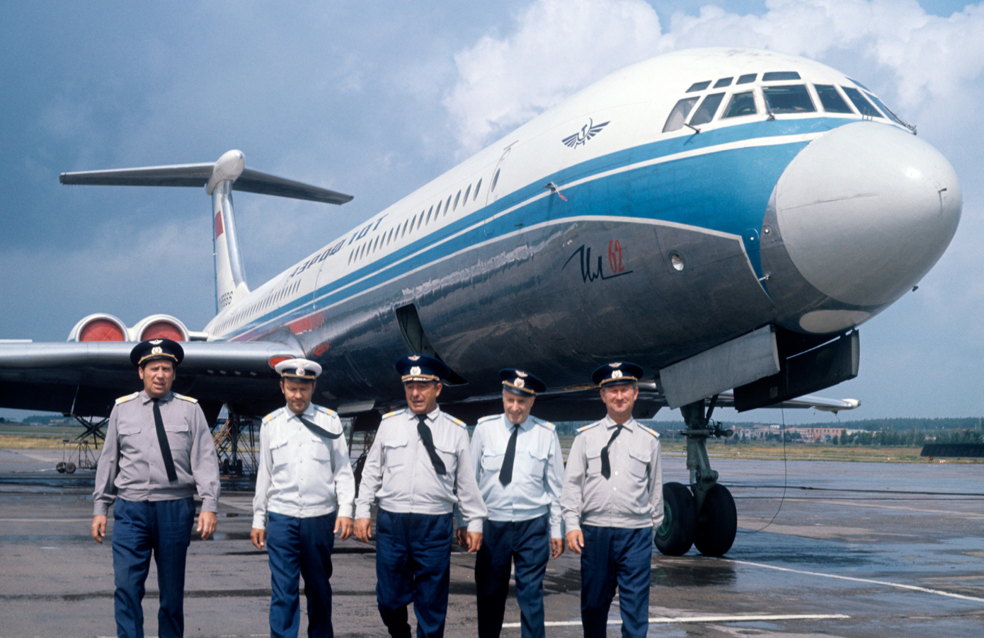 Posadka letala Il-62 na moskovskem letališču Domodedovo

