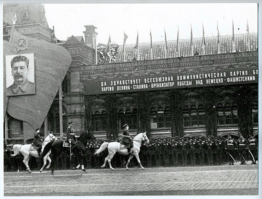 Siegesparade auf dem Roten Platz am 24. Juni 1945