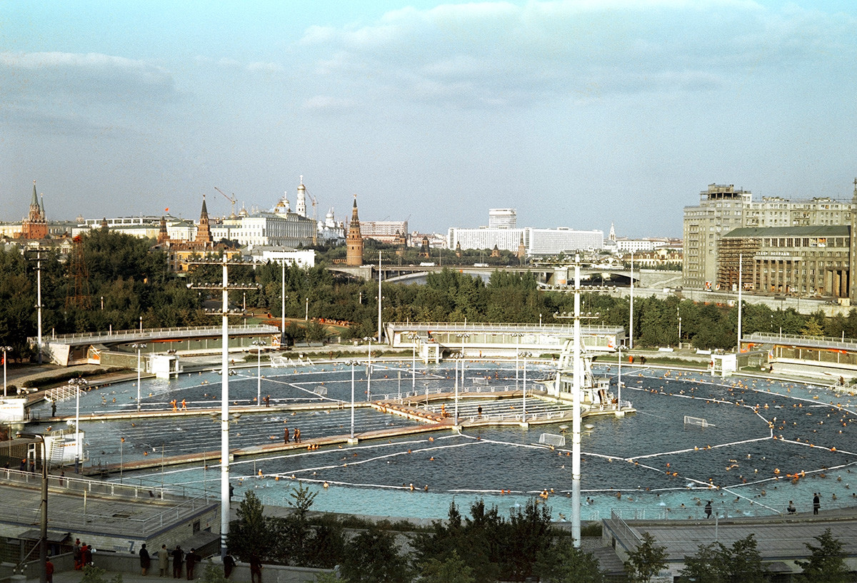 Moskva swimming pool, 1977