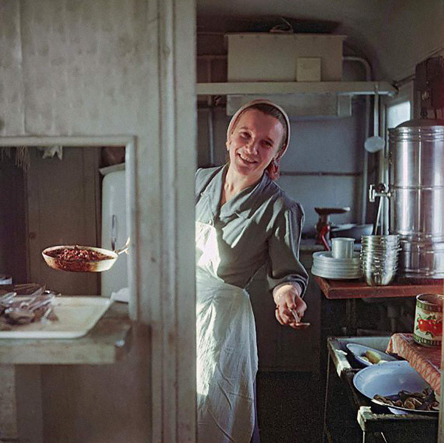 Upraviteljica kantine Marija Jefimovna Jonova, Novosibirska oblast, naselje Sokur, 1961.


