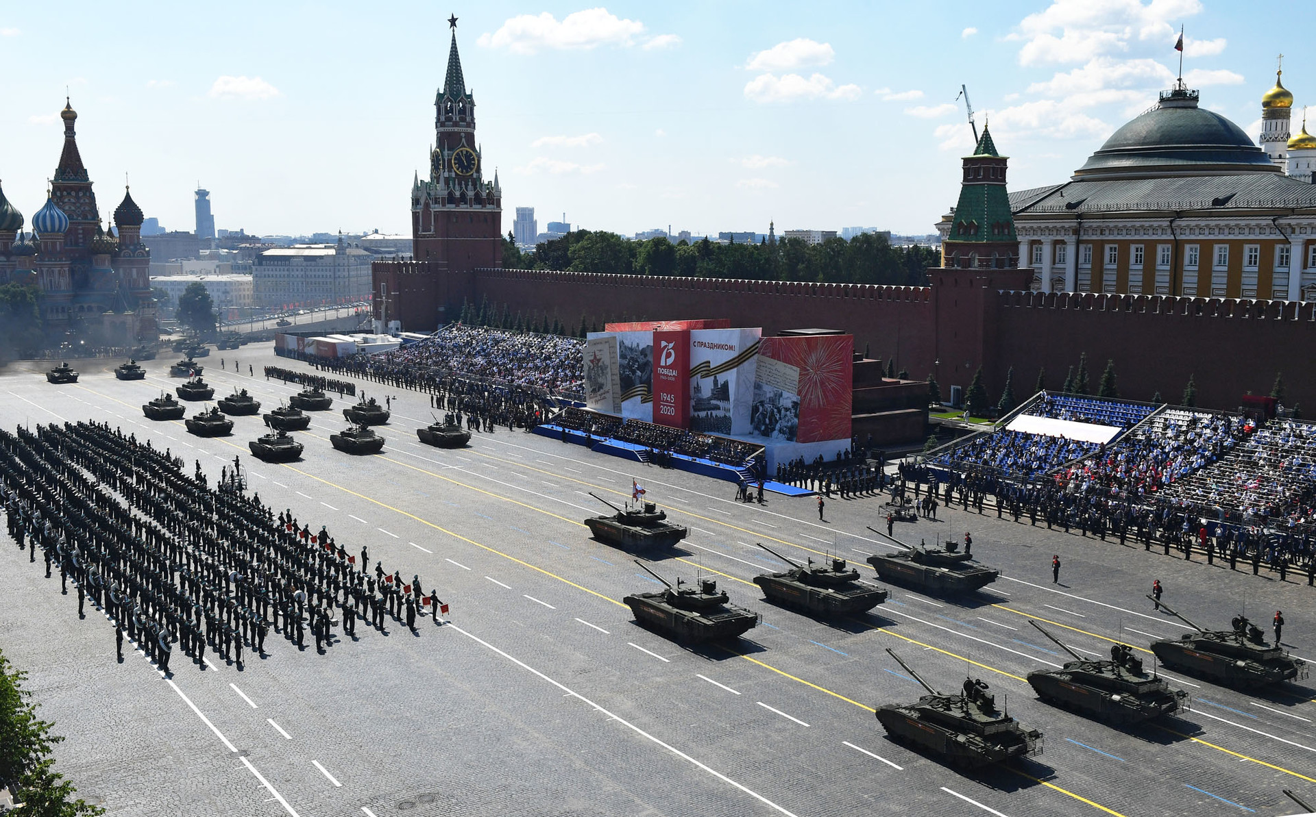 Парад Победы на красной площади в Москве