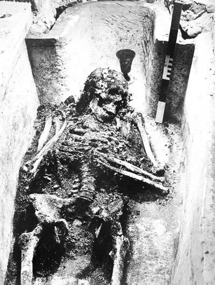 Ivan IV Vasylievich's carcass in his tomb, photograph of 1963
