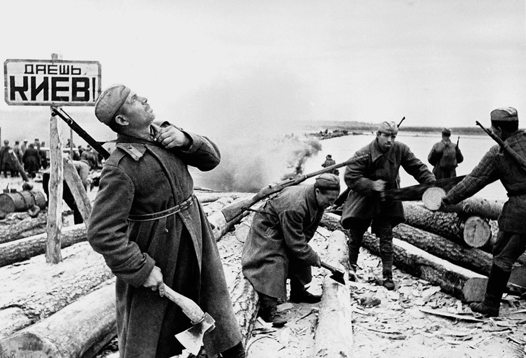 “Entreguem Kiev!” Atravessando o rio Dniepre, 1943
