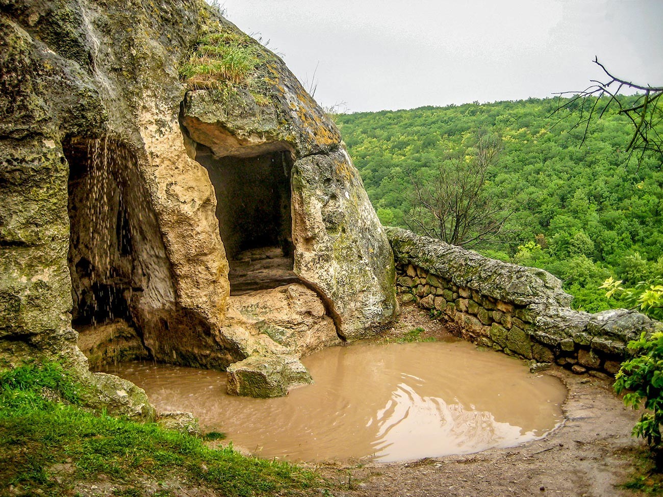 Uma das cavernas da cidade Tchufut-Kale.

