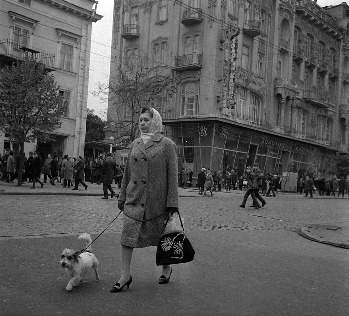 En una calle de Odesa, 1970.