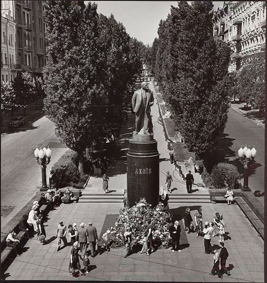 Monumen Lenin di Kiev, 1950-an.