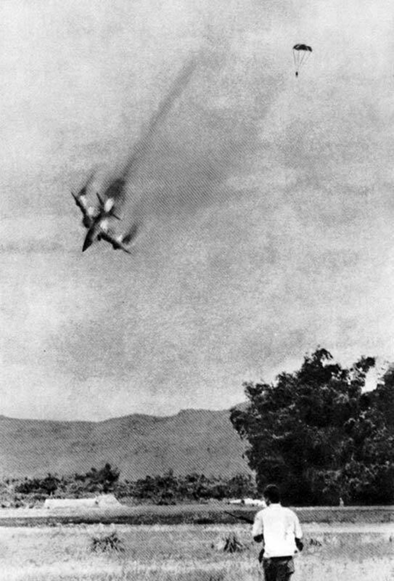 « Arrivé à destination » Avion américain abattu dans le ciel du Vietnam. 