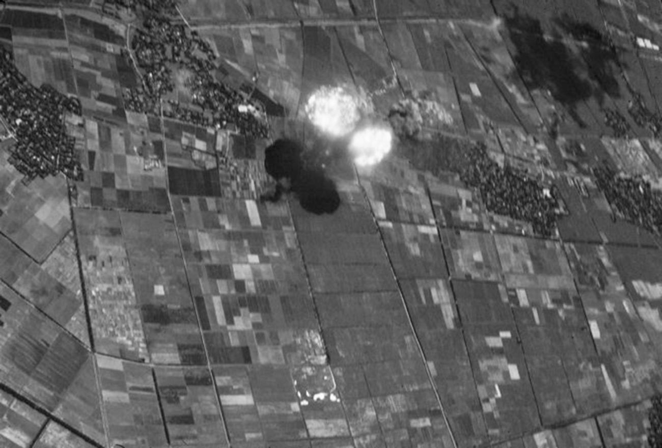 Explosion d'une bombe Mk 84 Vietnam 
