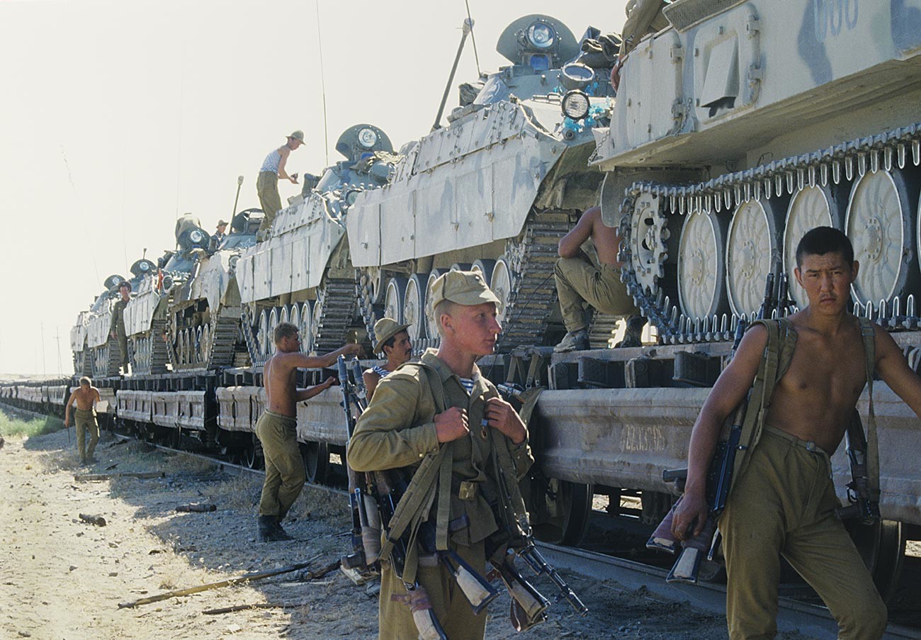 Soviet troops prepare to leave Afghanistan.