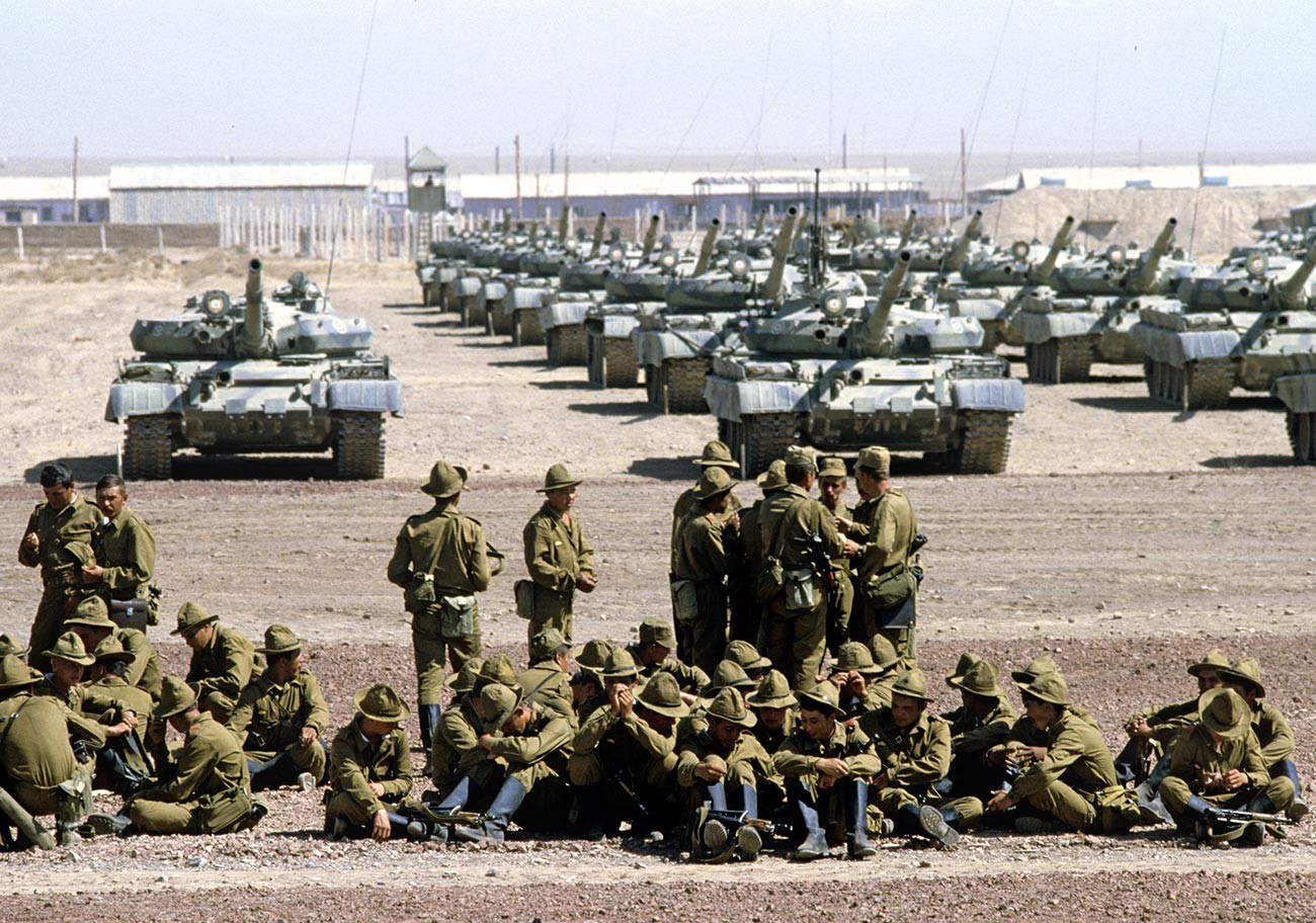 Resimen tank Soviet di Afganistan. 