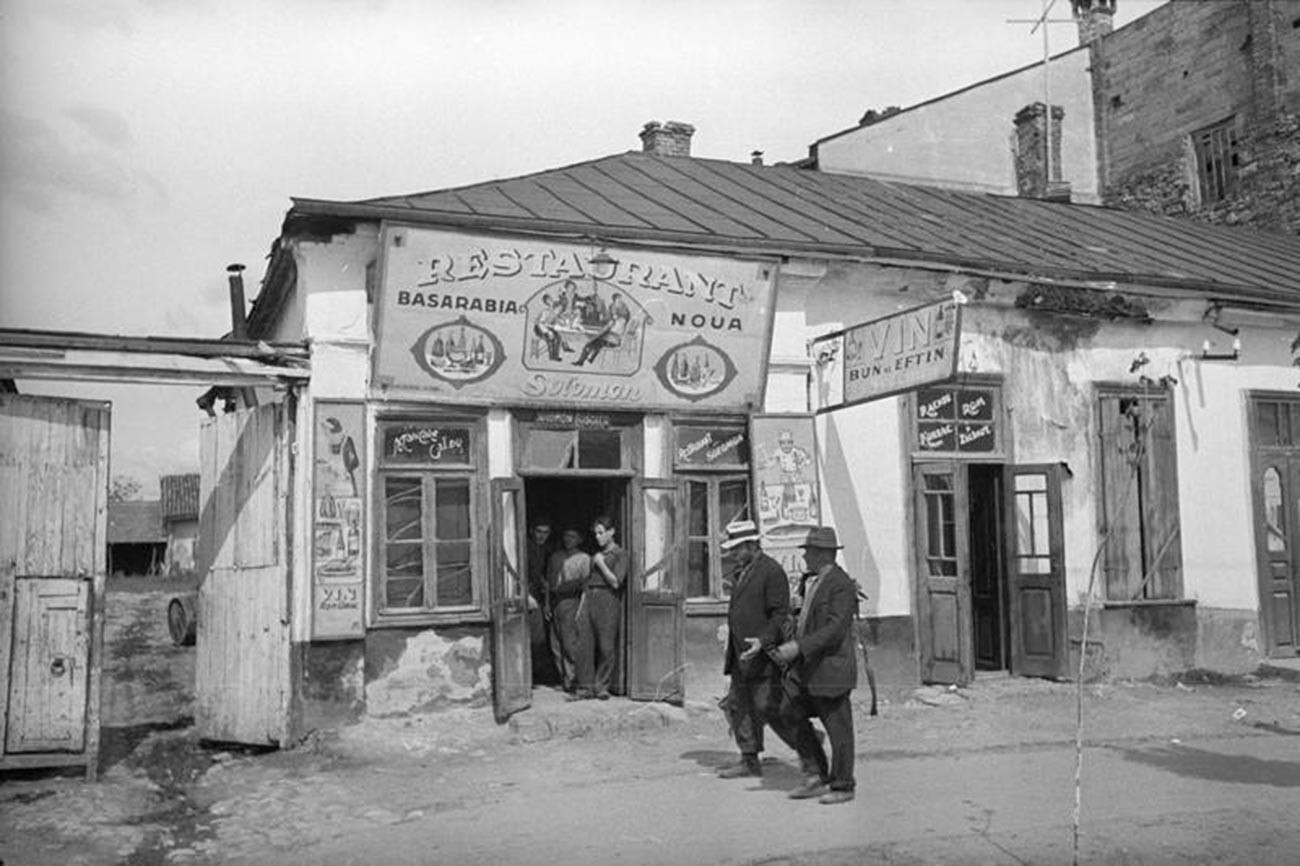 Ресторанот „Бесарабија Нова“ во Кишинев, 1940 година
