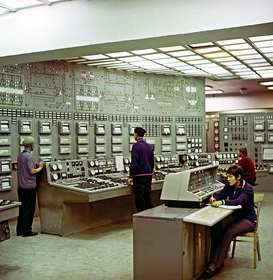 Контролният панел на Лукомлиската ТЕЦ в гр. Новолукомъл на БССР, 1972 г.
