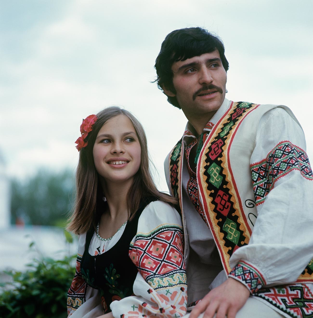 Membros do grupo de dança folclórica da Moldavanesca, 1975