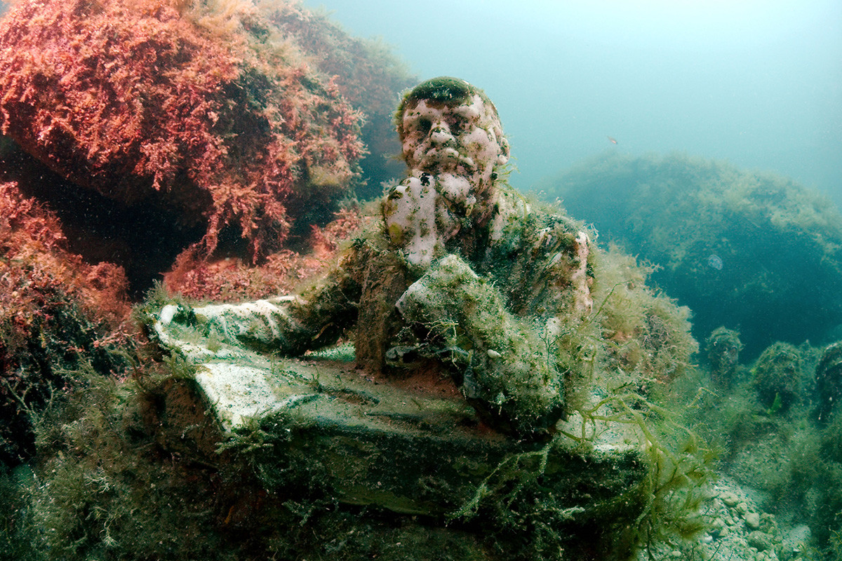 クリミア半島のタルハンクト岬から100㍍の沖合、黒海の海底に、変わった博物館がある。