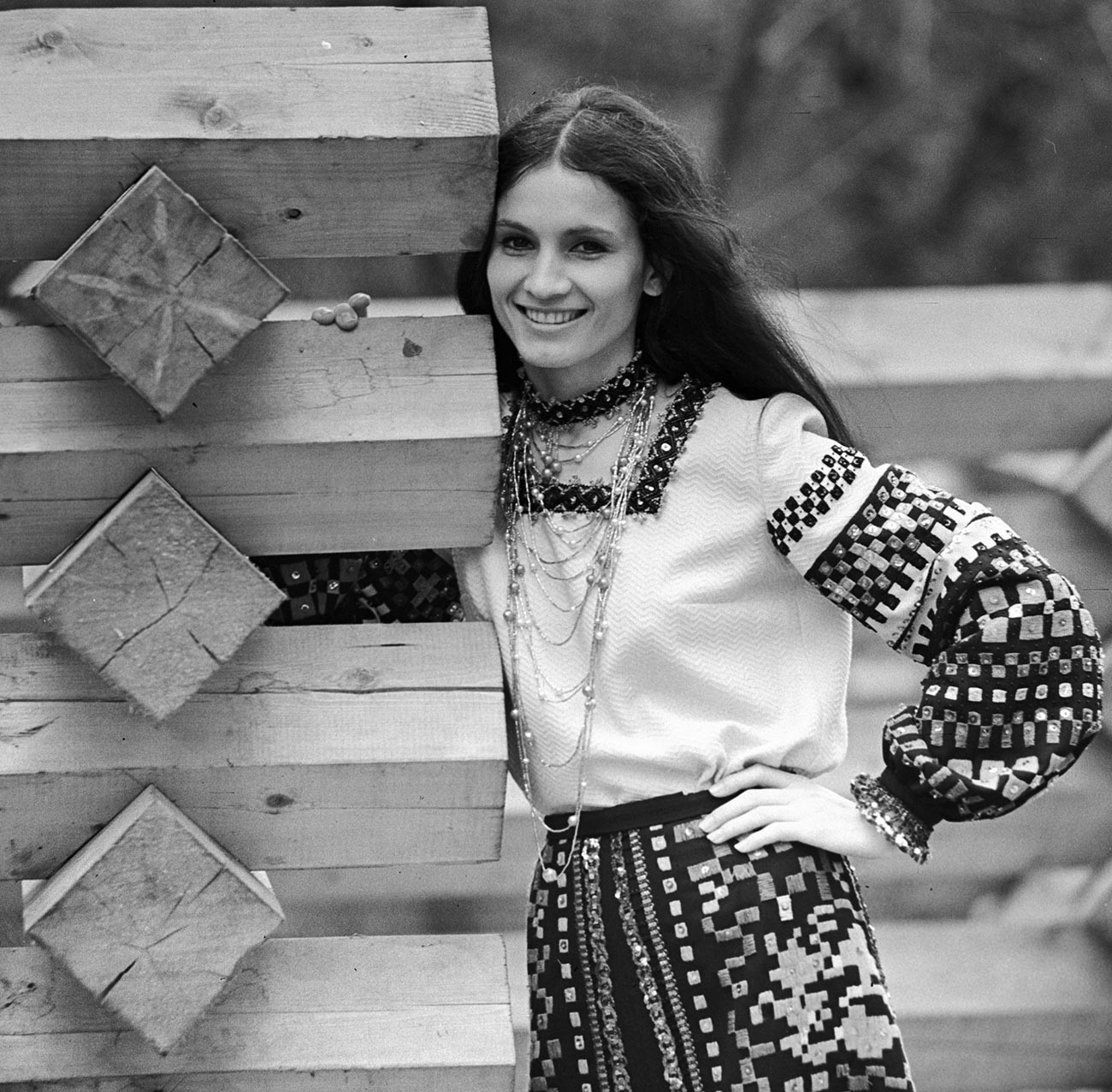 Sofia Rotaru, moldavska folk pevka, slavna po vsej ZSSR (in priljubljena še danes), 1974
