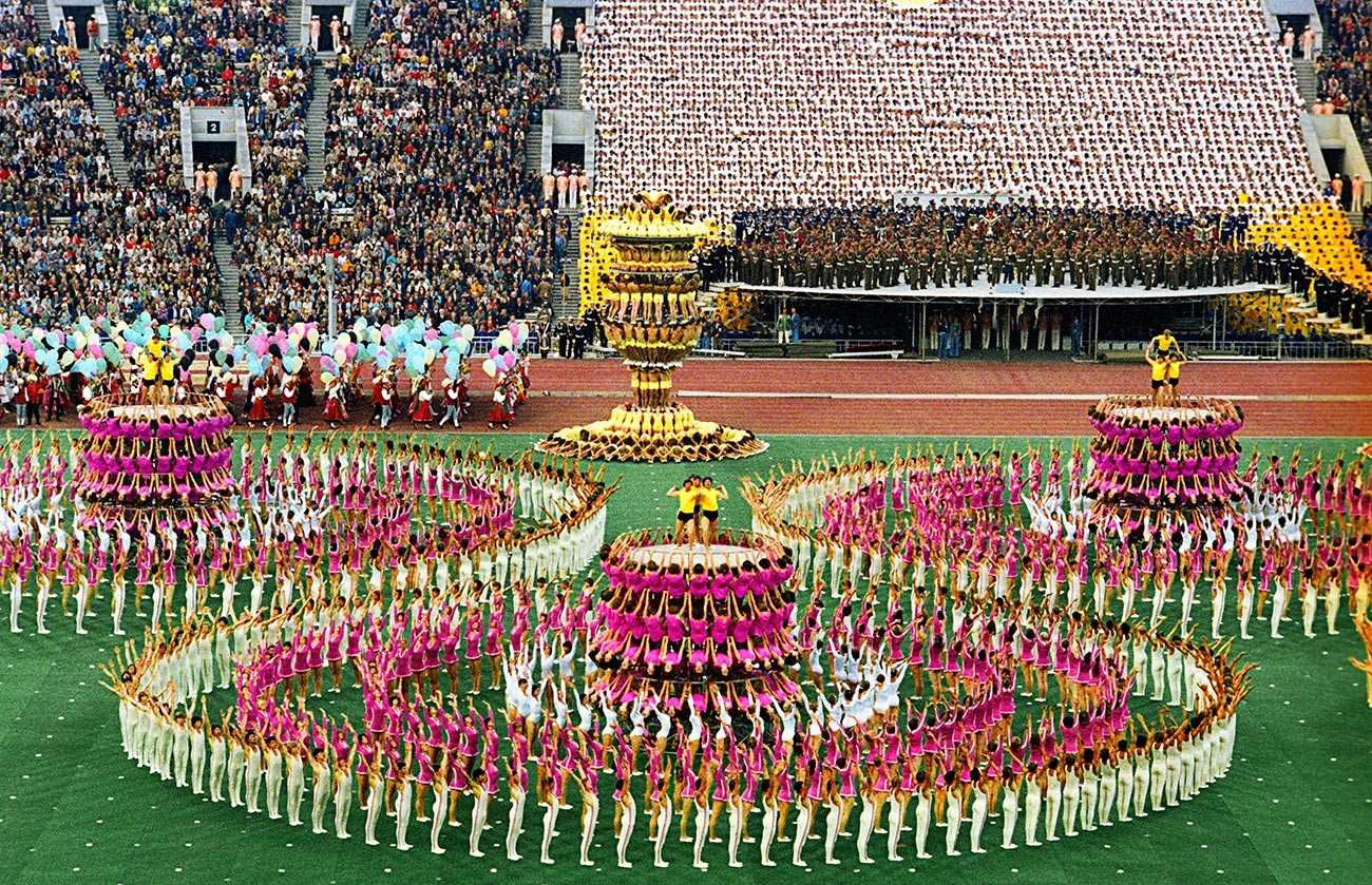 Торжественная церемония открытия XXII Олимпийских игр.