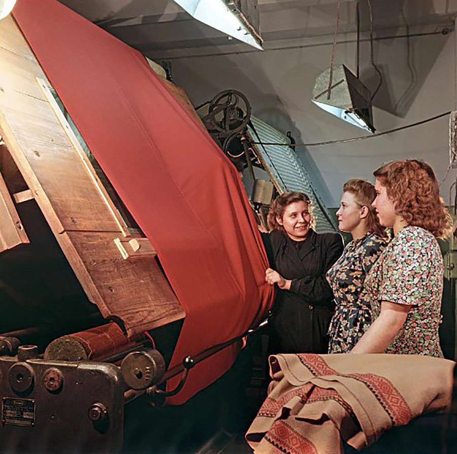 Pabrik kain halus, 1953.