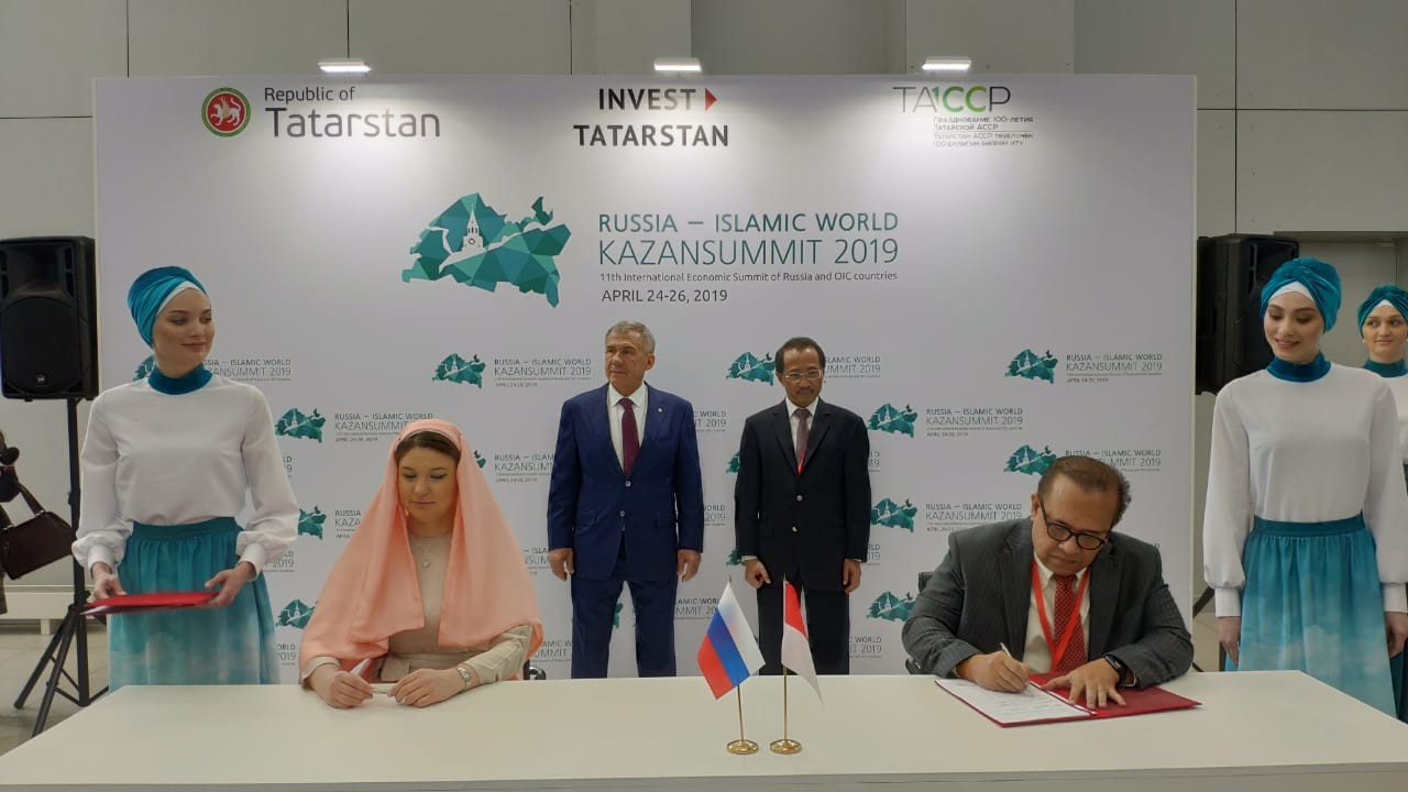 Penandatanganan MoU kerja sama halal lifestyle antara Indonesia Halal Lifestyle Center (IHLC) dengan Tatarstan Investment Development Agency (TIDA) di Kazan (25/4/2019).