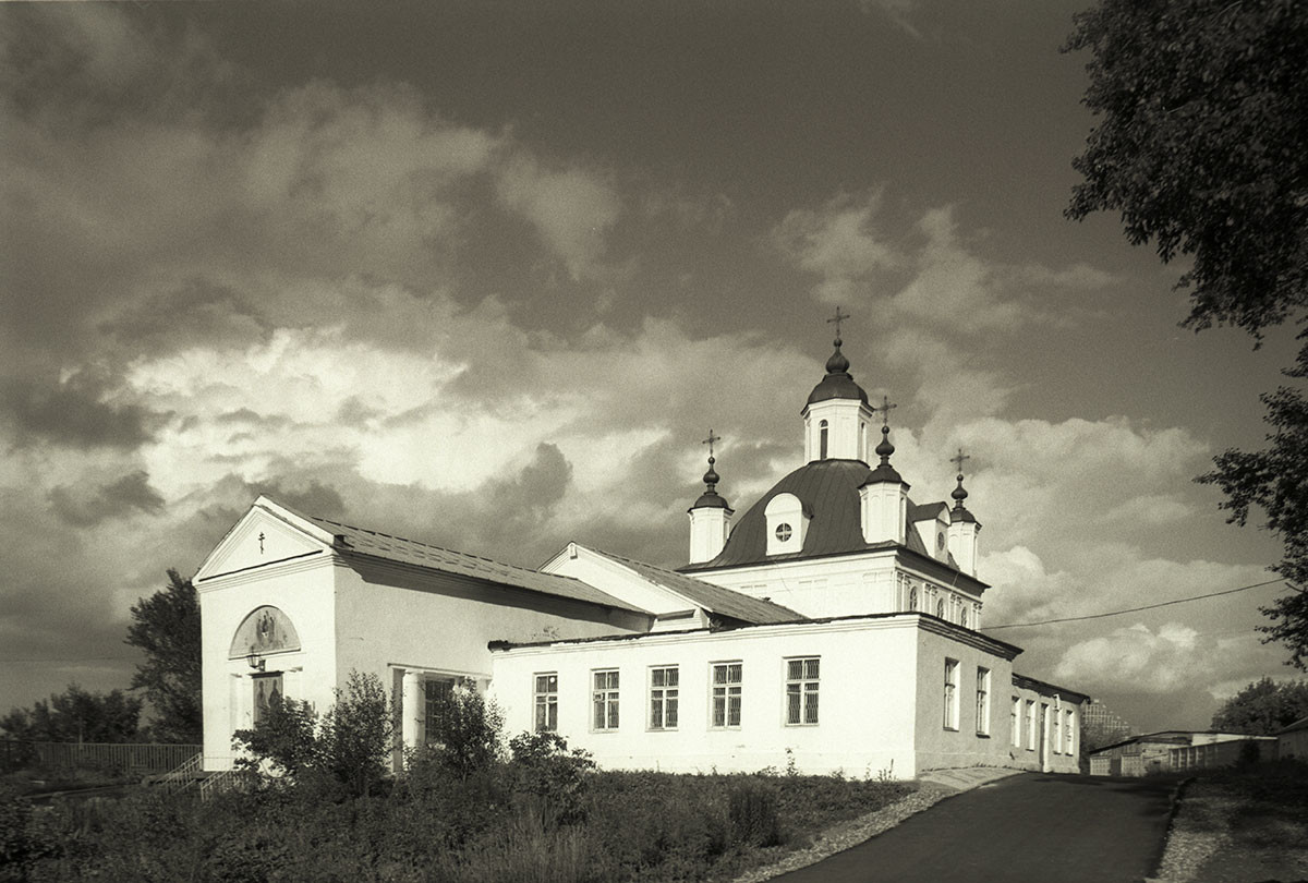 Cathedral of St. Peter & Paul, southwest view. (Bell tower demolished in Soviet period.) August 1999