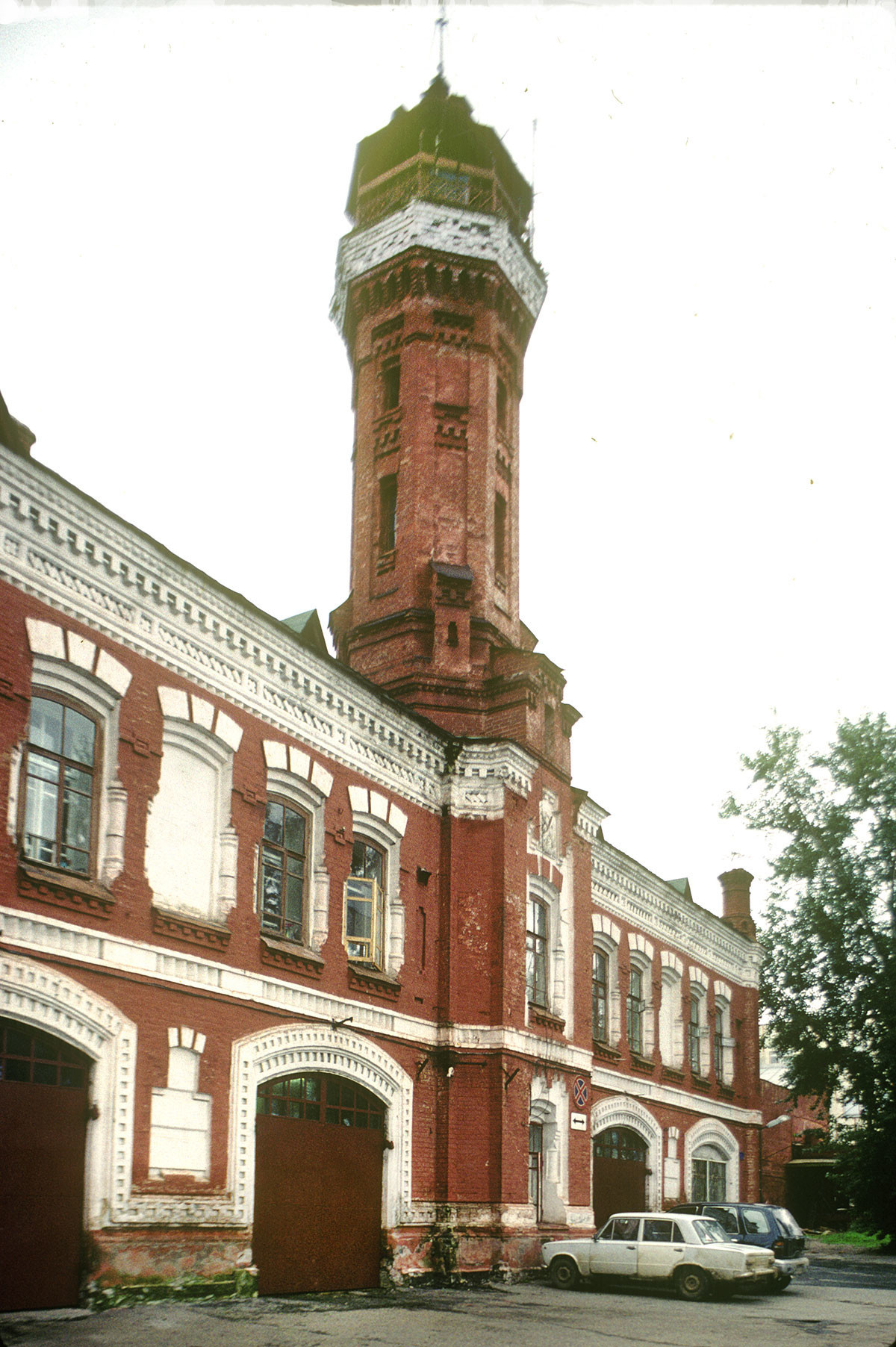 Централна пожарна станция и наблюдателна кула. Август 1999 г.
