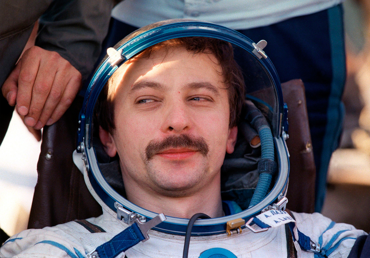 Cosmonaut Alexander Lazutkin after landing, 1997