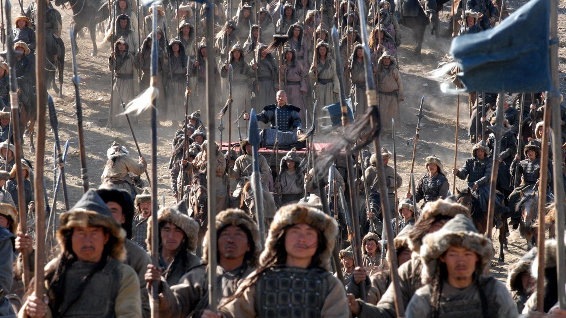 Seorang komandan perang Mongol ditandu oleh pasukannya — cuplikan film 