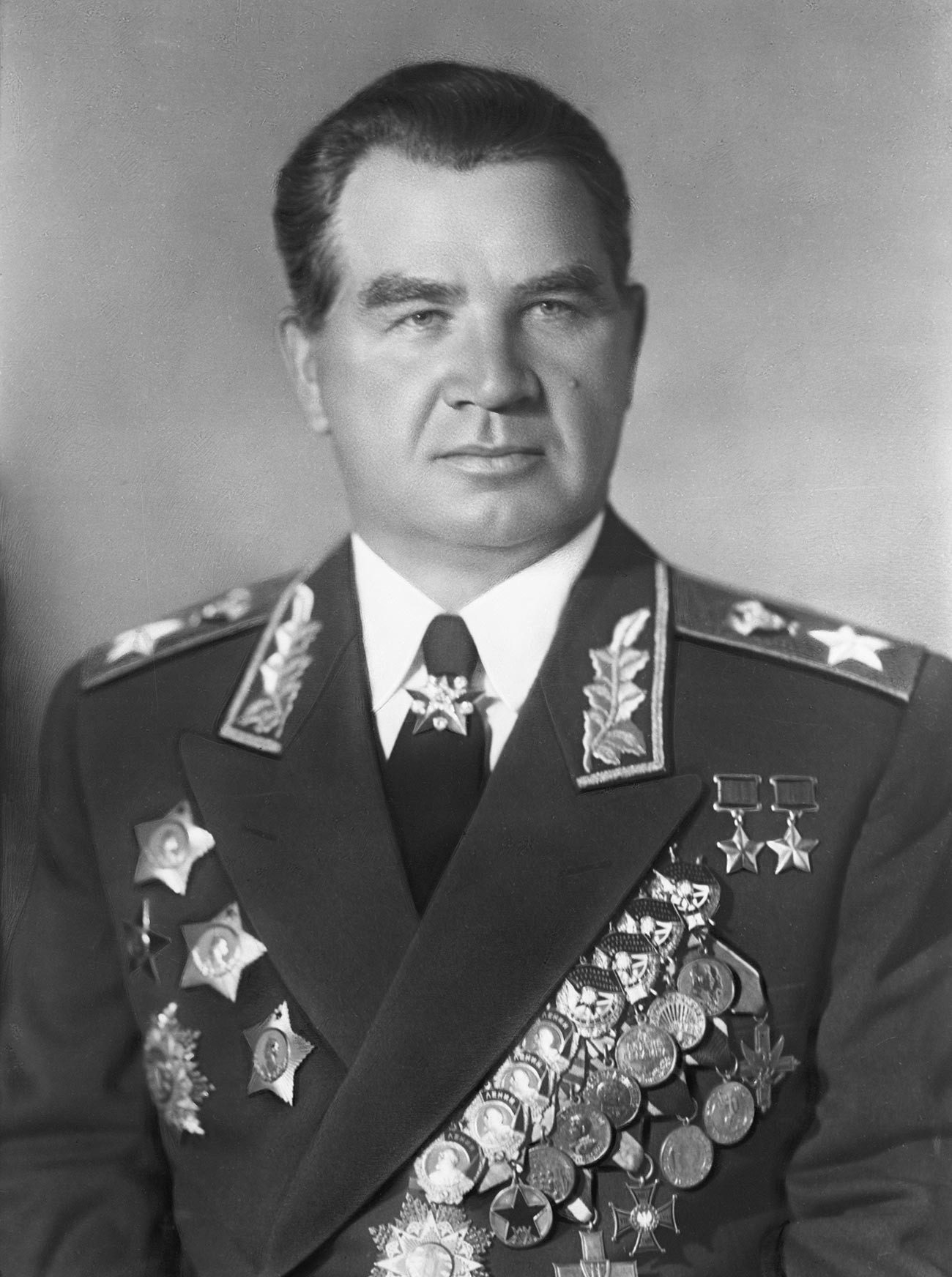 Василиј Иванович Чујков, маршал Совјетского Савеза, двоструки Херој Совјетског Савеза.
