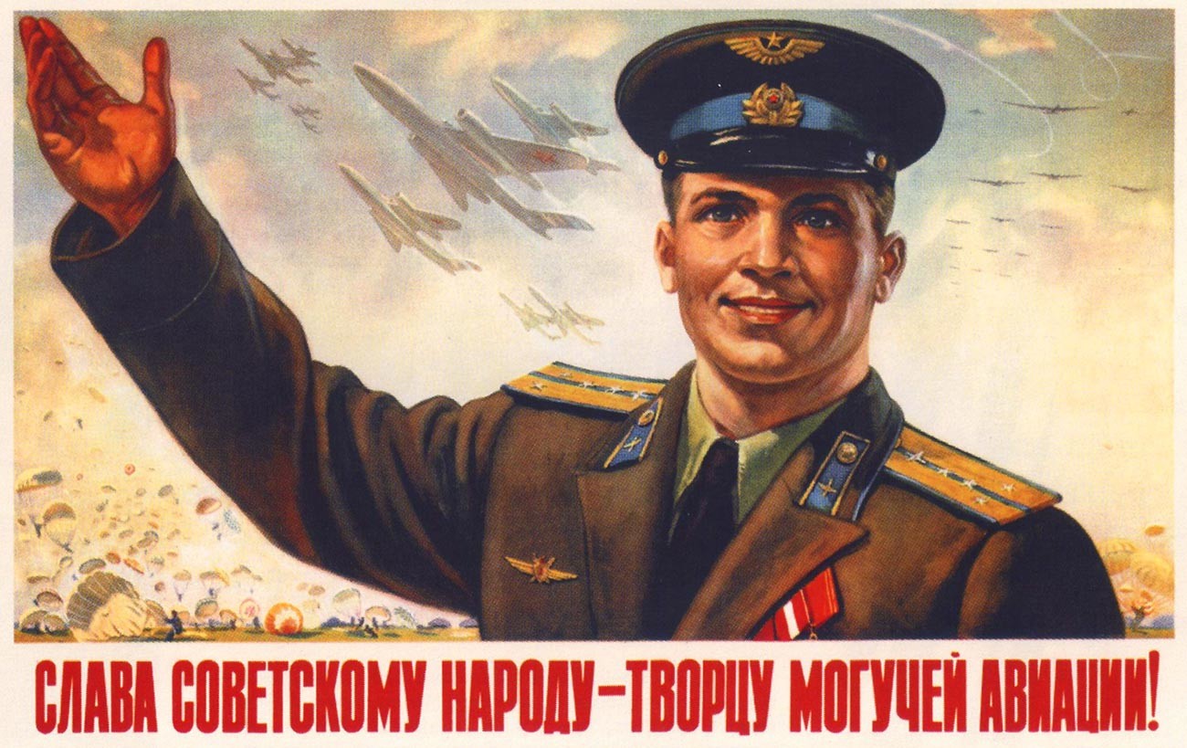 « Gloire au peuple soviétique, créateur d’une puissante aviation ! »