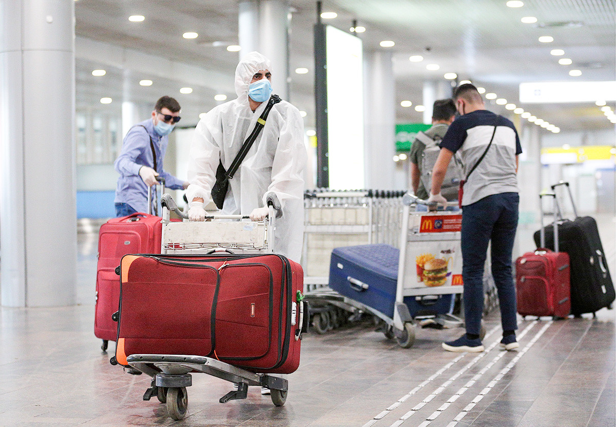 Passagers en provenance de New York à l'aéroport moscovite de Cheremetievo