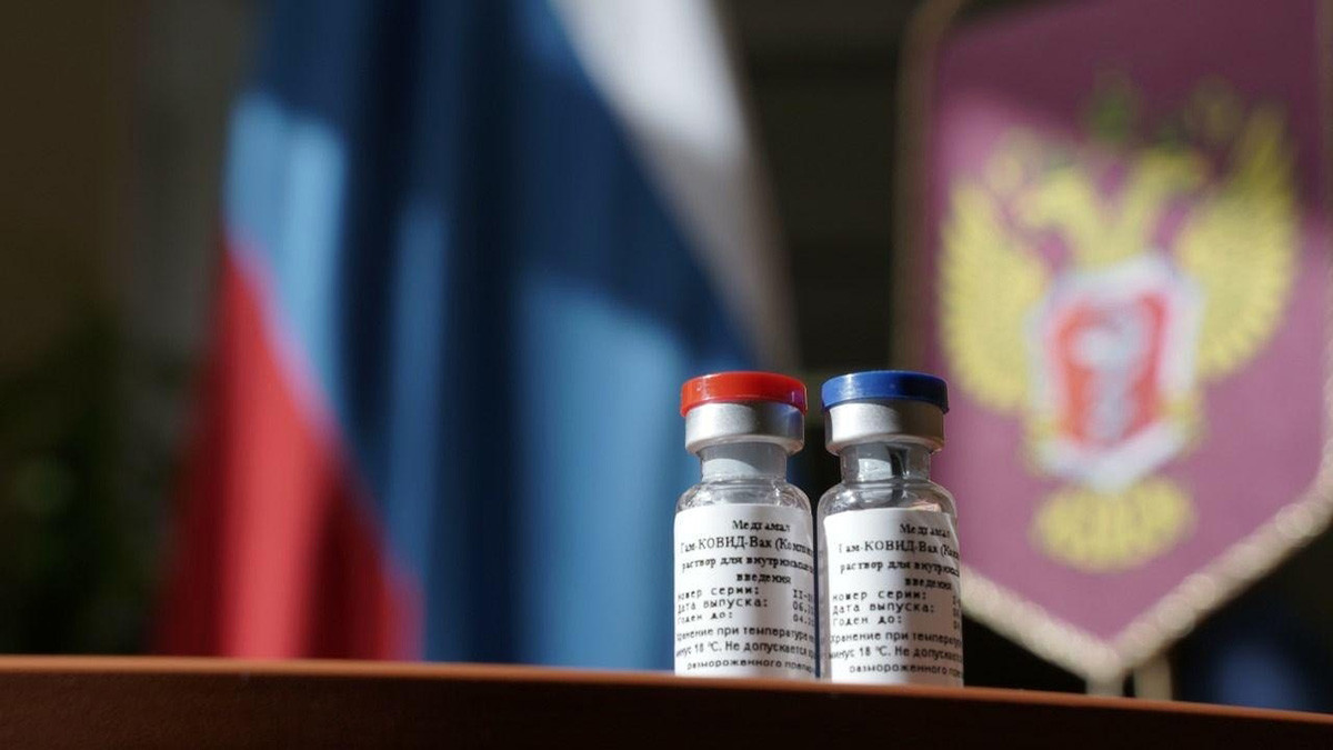 Прва на свету вакцина против инфекције новим корона вирусом регистрована је 11. августа у Русији. Руска вакцина од корона вируса ће за грађанство бити пуштена у промет 1. јануара 2021. године, на основу државног регистра медицинских препарата Министарства здравља РФ.