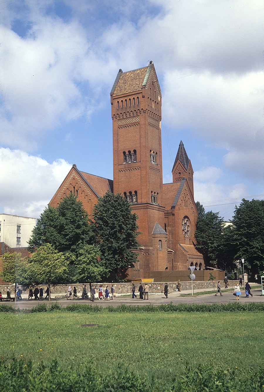 Cerkev sv. Simeona in Helene leta 1983

