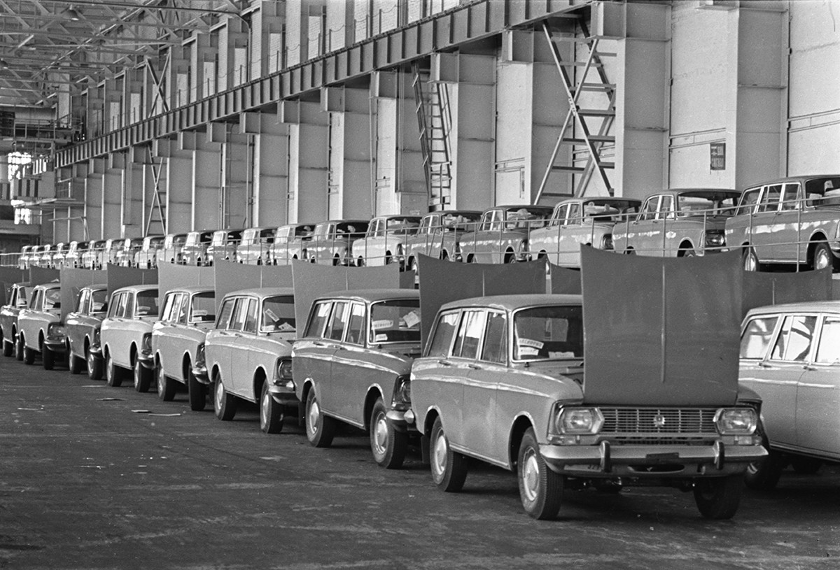 Fabbrica di automobili AZLK, Mosca, 1974