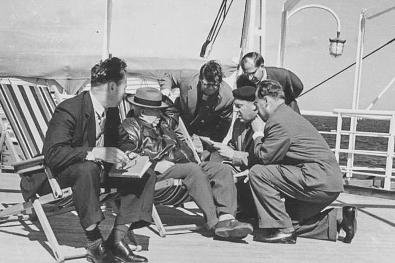 Nikita Krusciov durante un viaggio in nave 