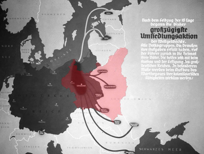 Cartel de propaganda nazi del Tercer Reich de 1939 (gris oscuro) después de la conquista de Polonia. Presenta bolsas de colonos alemanes que se reubican en áreas polacas anexionadas por la Alemania nazi desde territorios controlados por la Unión Soviética durante la acción 