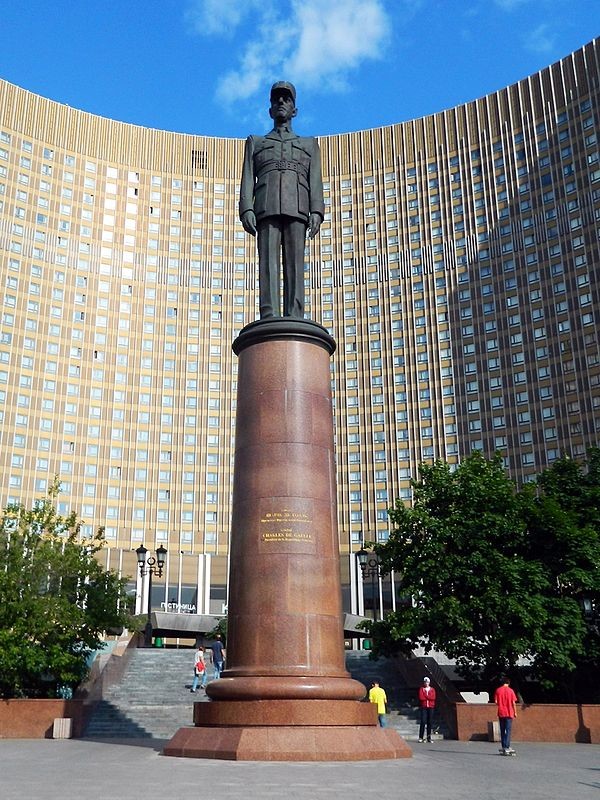 Monument au général de Gaulle à Moscou