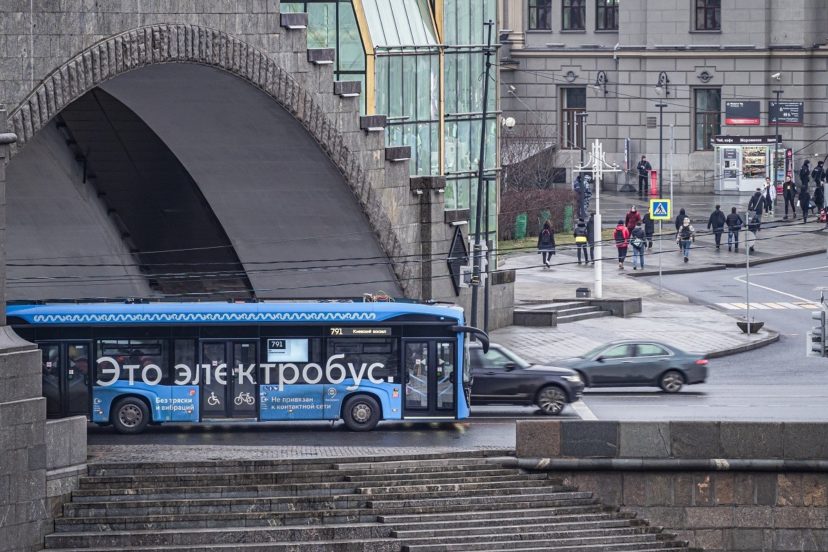 Uno de los autobuses eléctricos que circulan por las calles de Moscú
