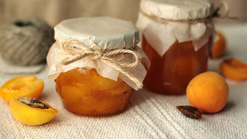 
Keep the summer spirit alive with this easy-to-cook fruit jam!

