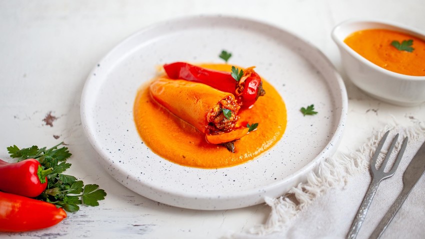 Want to feel the cheerful spirit of autumn in your kitchen? Try these Russian-style stuffed mini peppers with a creamy sauce.