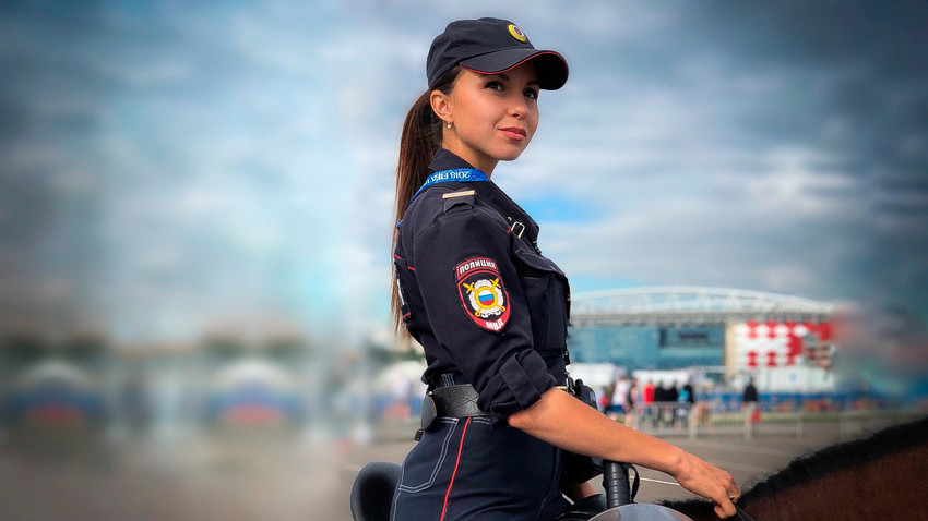 Brave And Beautiful Russian Policewomen Photos Russia Beyond 