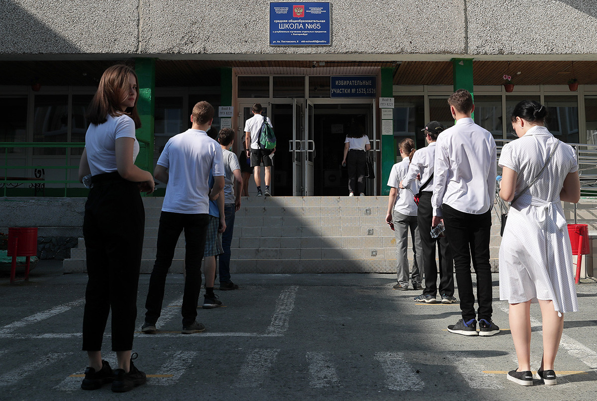 Children In Russia Have Gone Back To School Despite The Pandemic ...