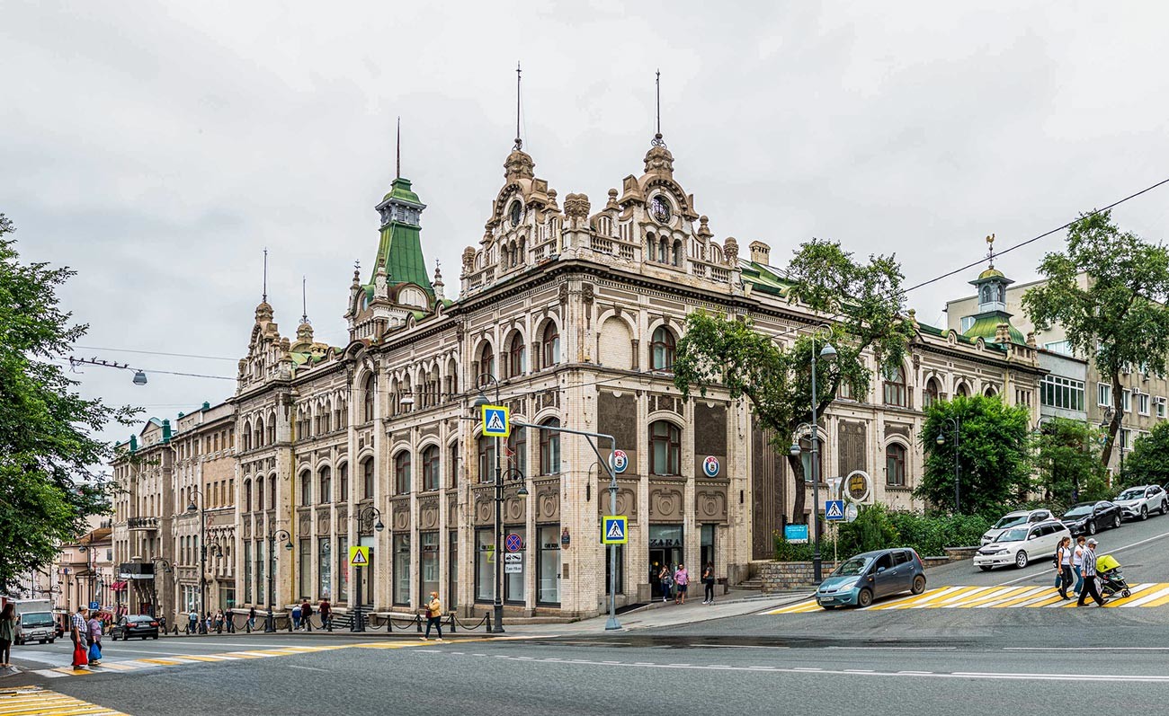 L’edificio degli ex grandi magazzini “Kunst & Albers”di Vladivostok oggi
